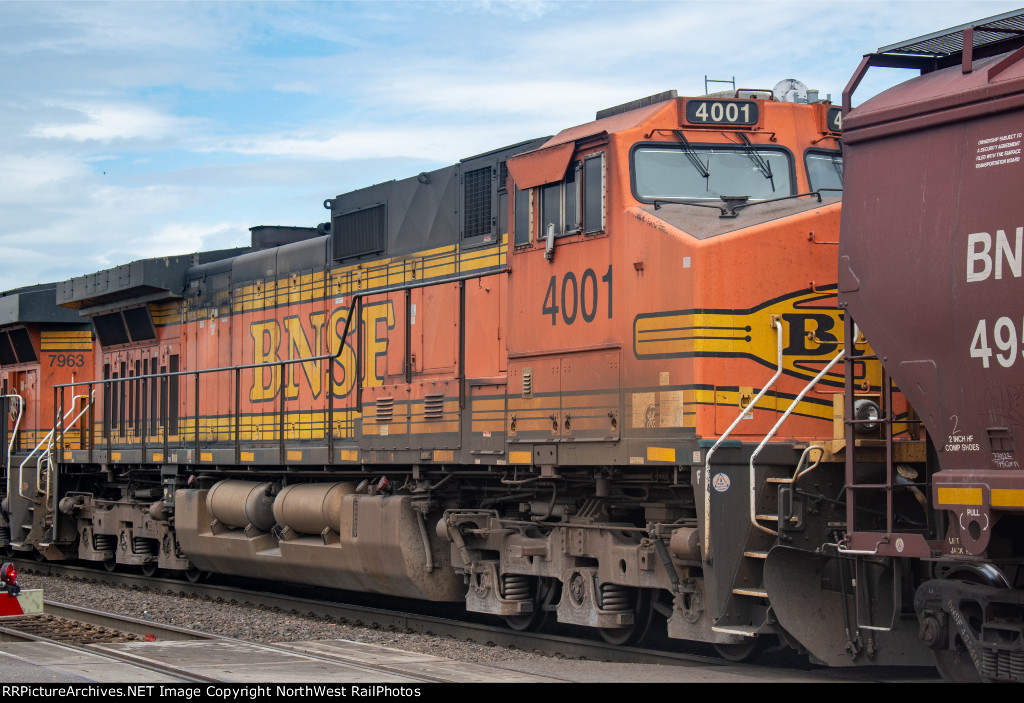 BNSF 4001